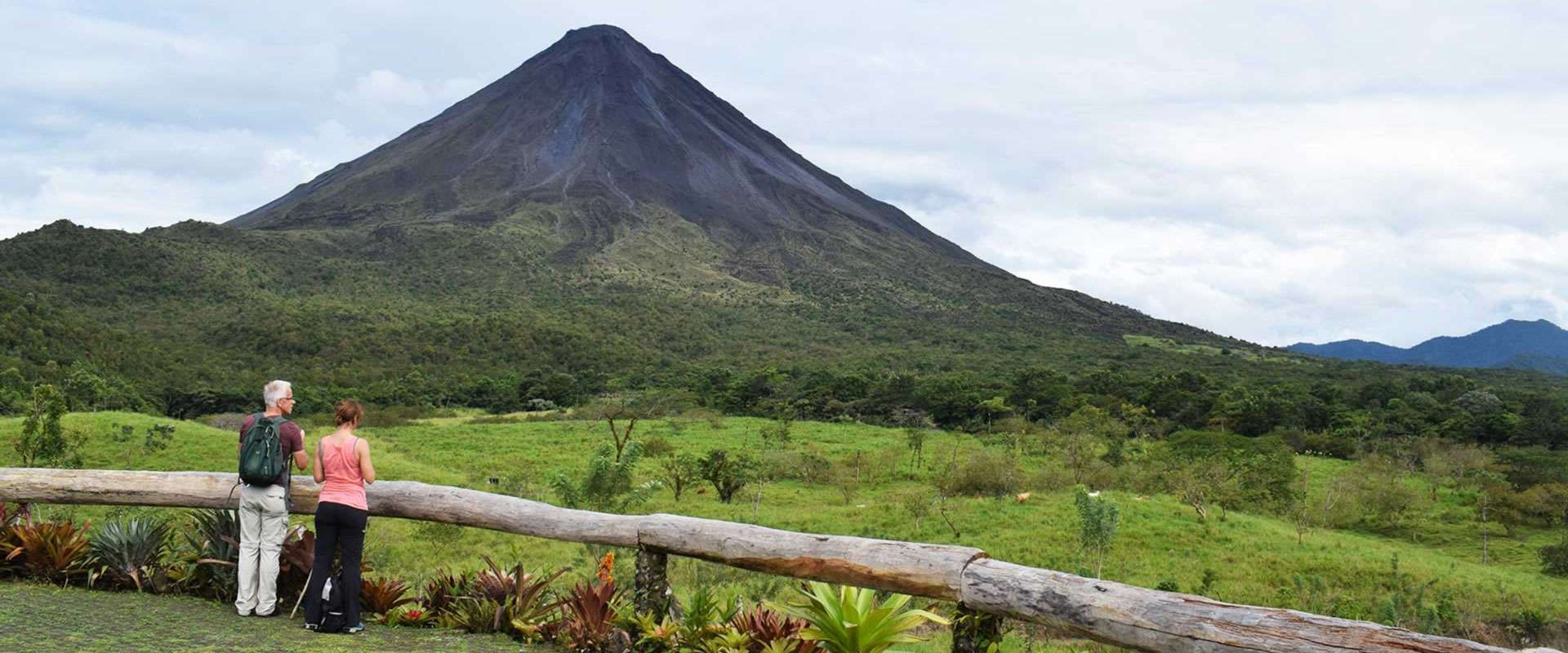 Tour Volcán Arenal y Aguas Termales de Tabacón | Costa Rica Jade Tours