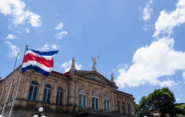 Costa Rica banks and money