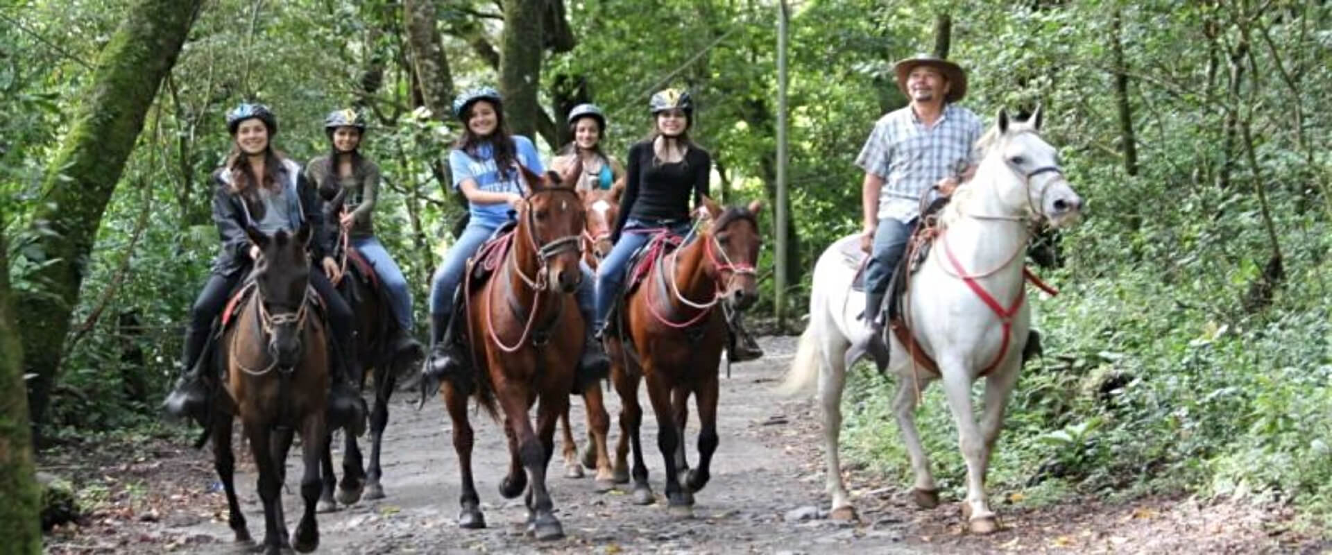 Cabalgata a la catarata La Fortuna y aldea indígena | Costa Rica Jade Tours