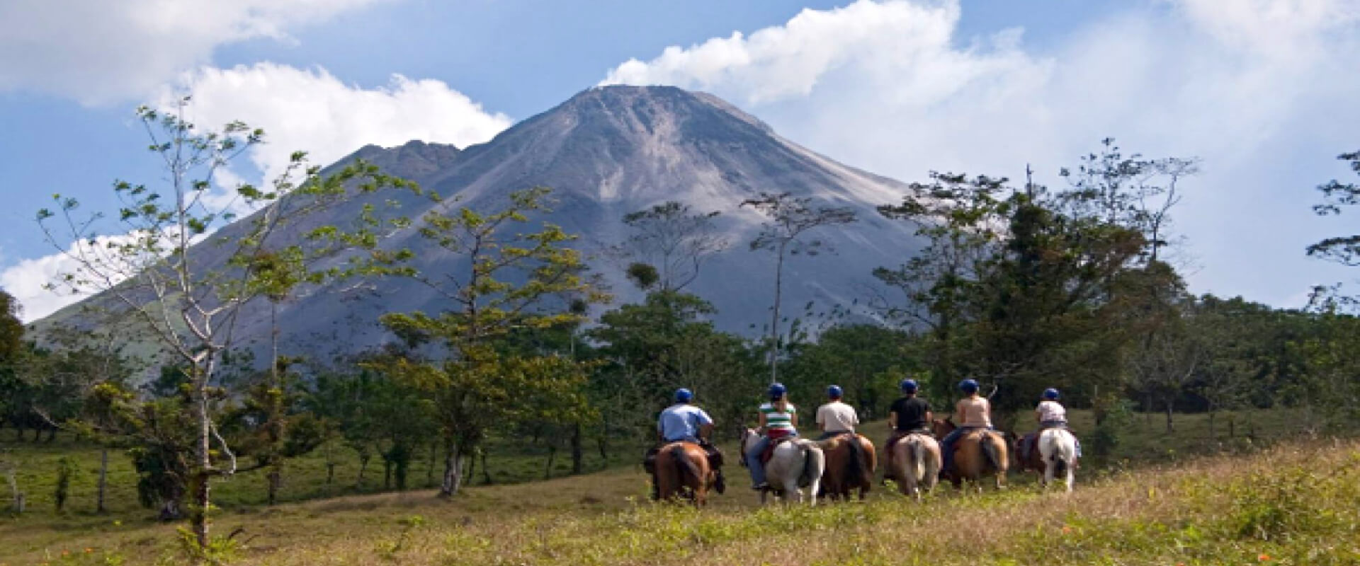 Cabalgata a la catarata La Fortuna y aldea indígena | Costa Rica Jade Tours