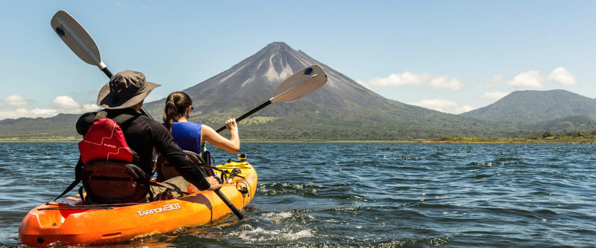 Kayak en el lago Arenal | Costa Rica Jade Tours