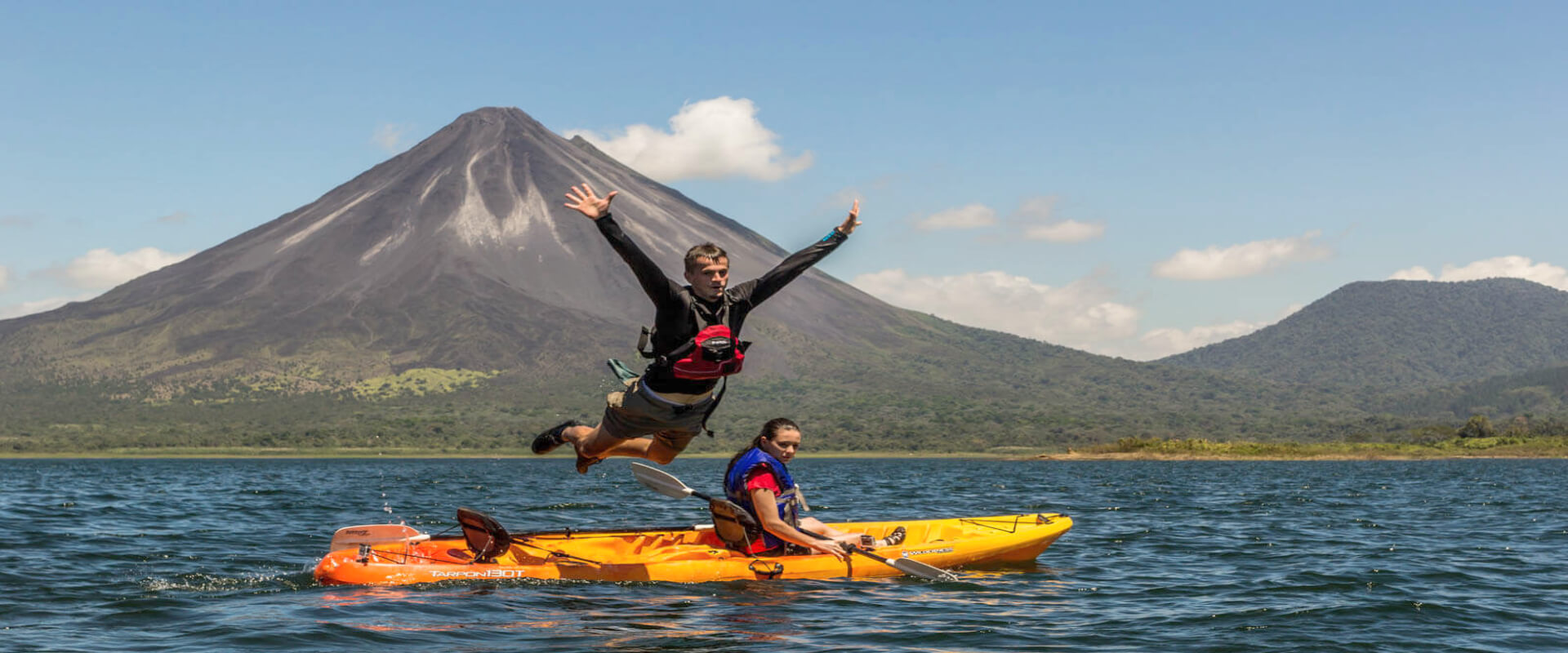 Kayak en el lago Arenal | Costa Rica Jade Tours