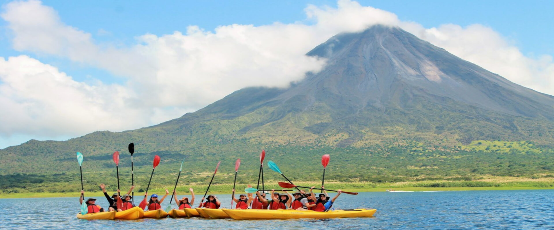 Kayak en el lago Arenal | Costa Rica Jade Tours