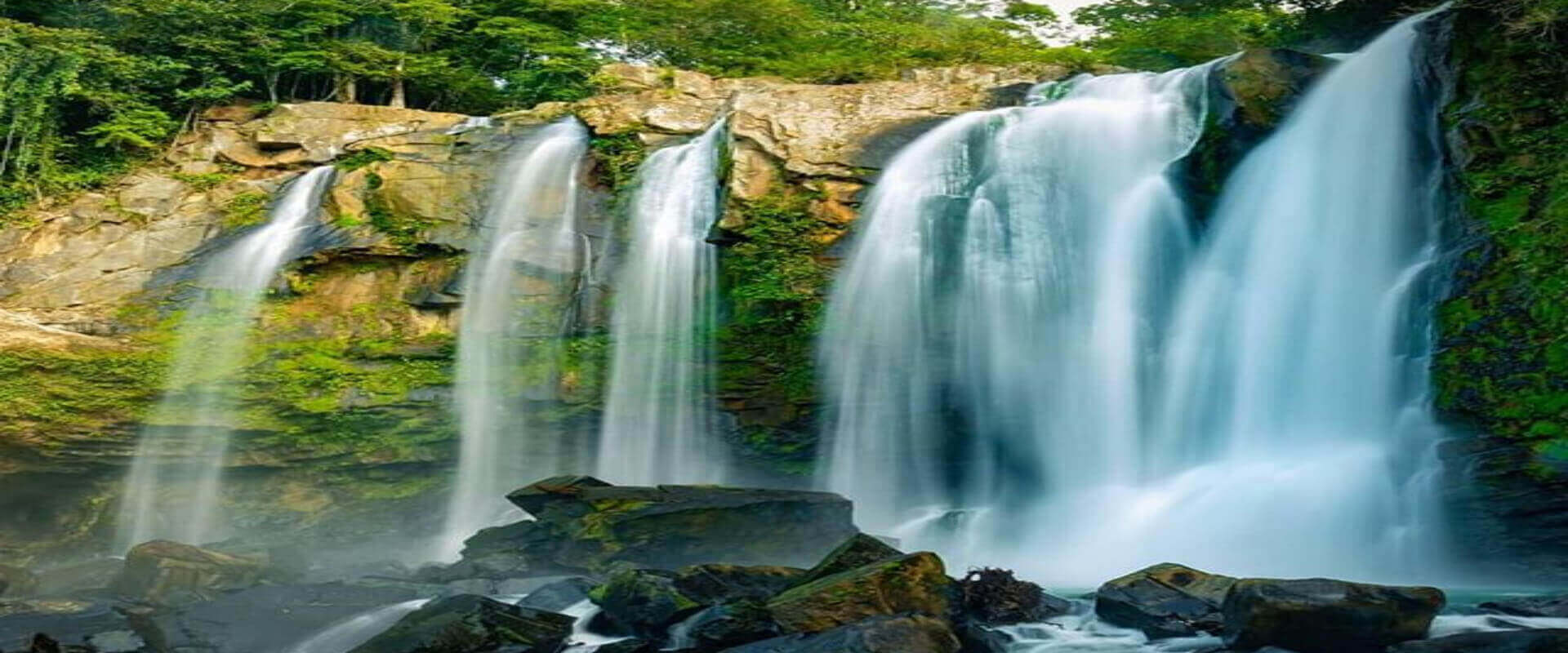 Experiencia de senderismo en las cataratas de Nauyaca | Costa Rica Jade Tours