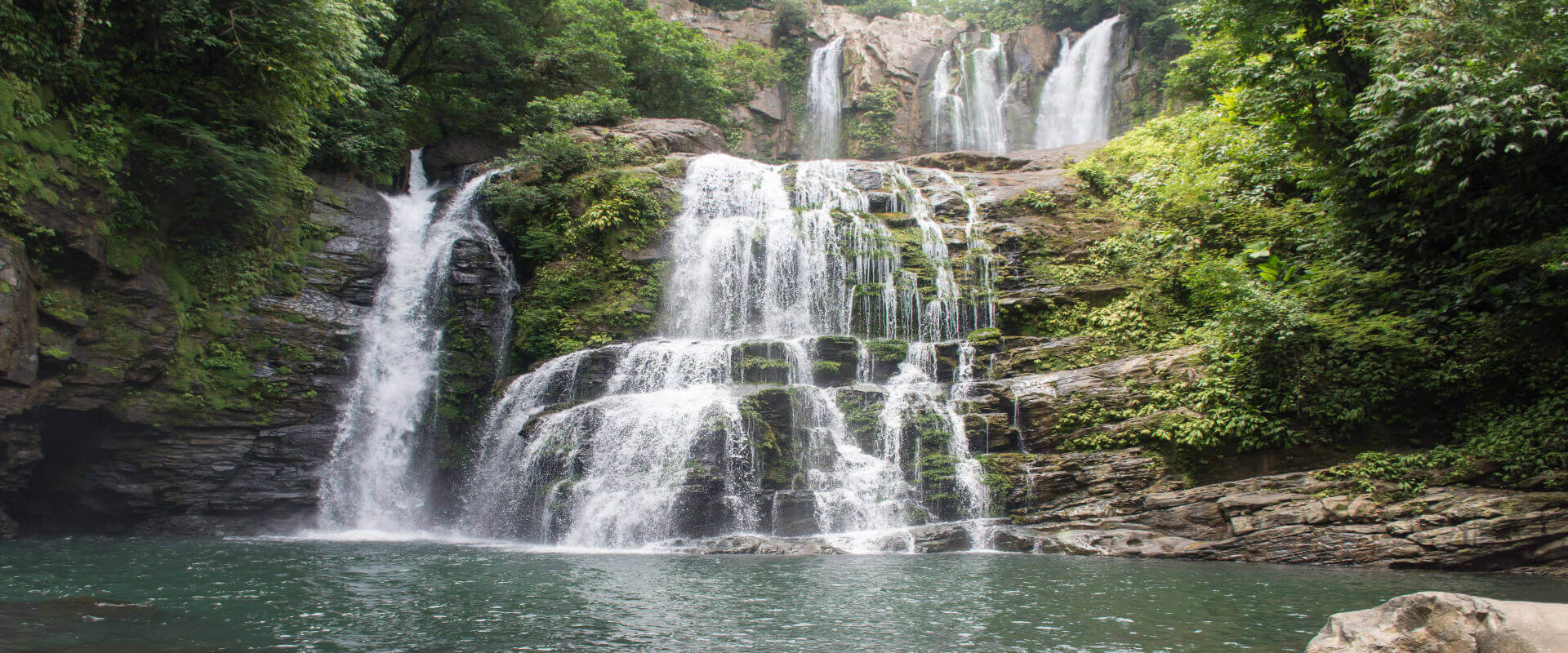 Experiencia de senderismo en las cataratas de Nauyaca | Costa Rica Jade Tours