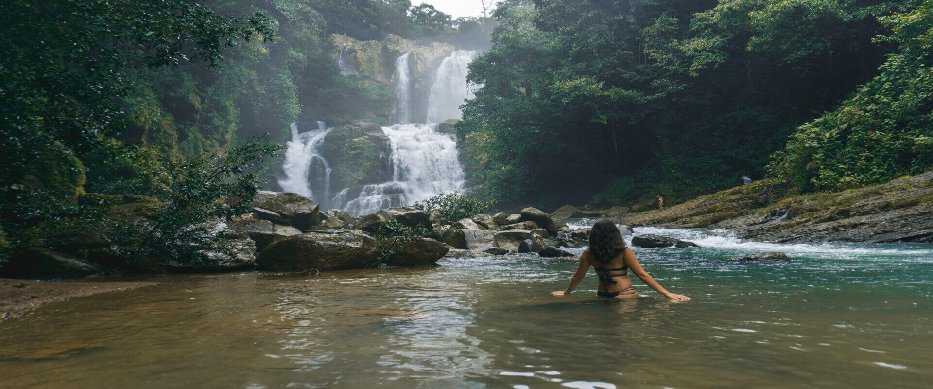 Experiencia de senderismo en las cataratas de Nauyaca | Costa Rica Jade Tours