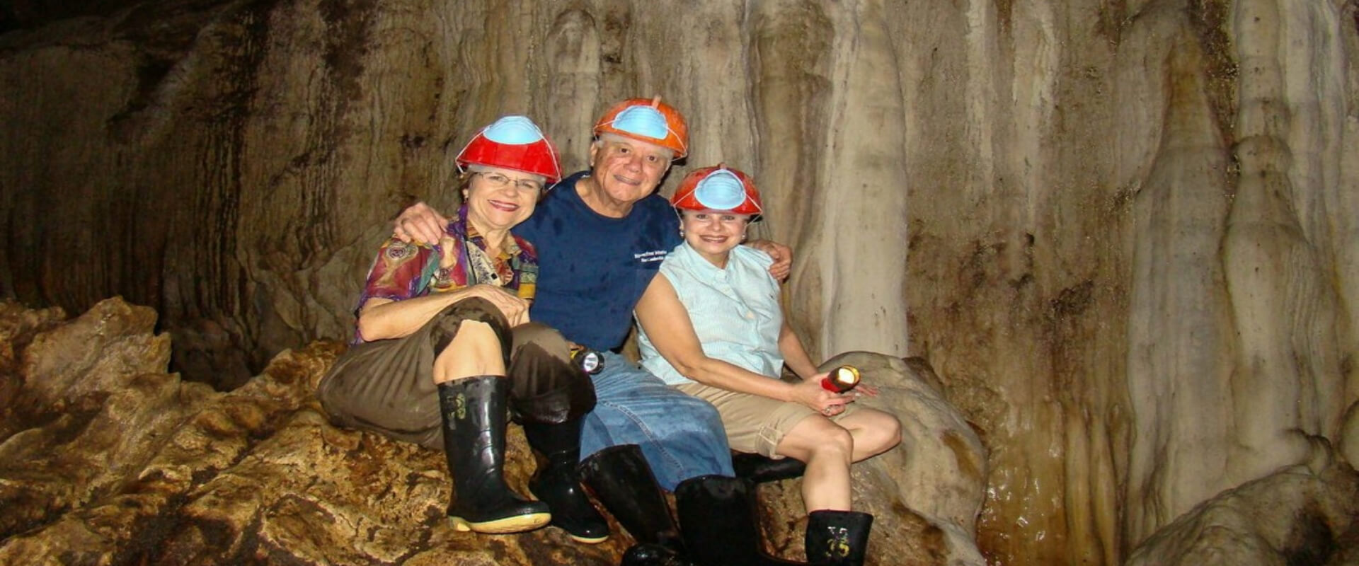 Espelelología en las cuevas de Venado | Costa Rica Jade Tours